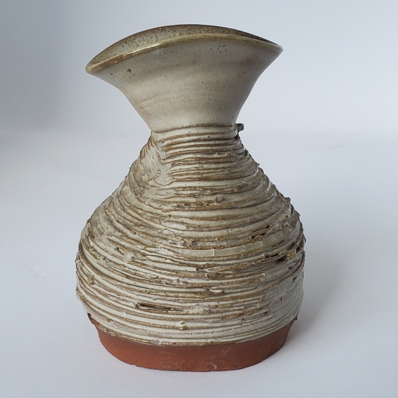 Studio Pottery Turned and Pinched Vase Signed and Numbered by Artist - Picture 4 of 10